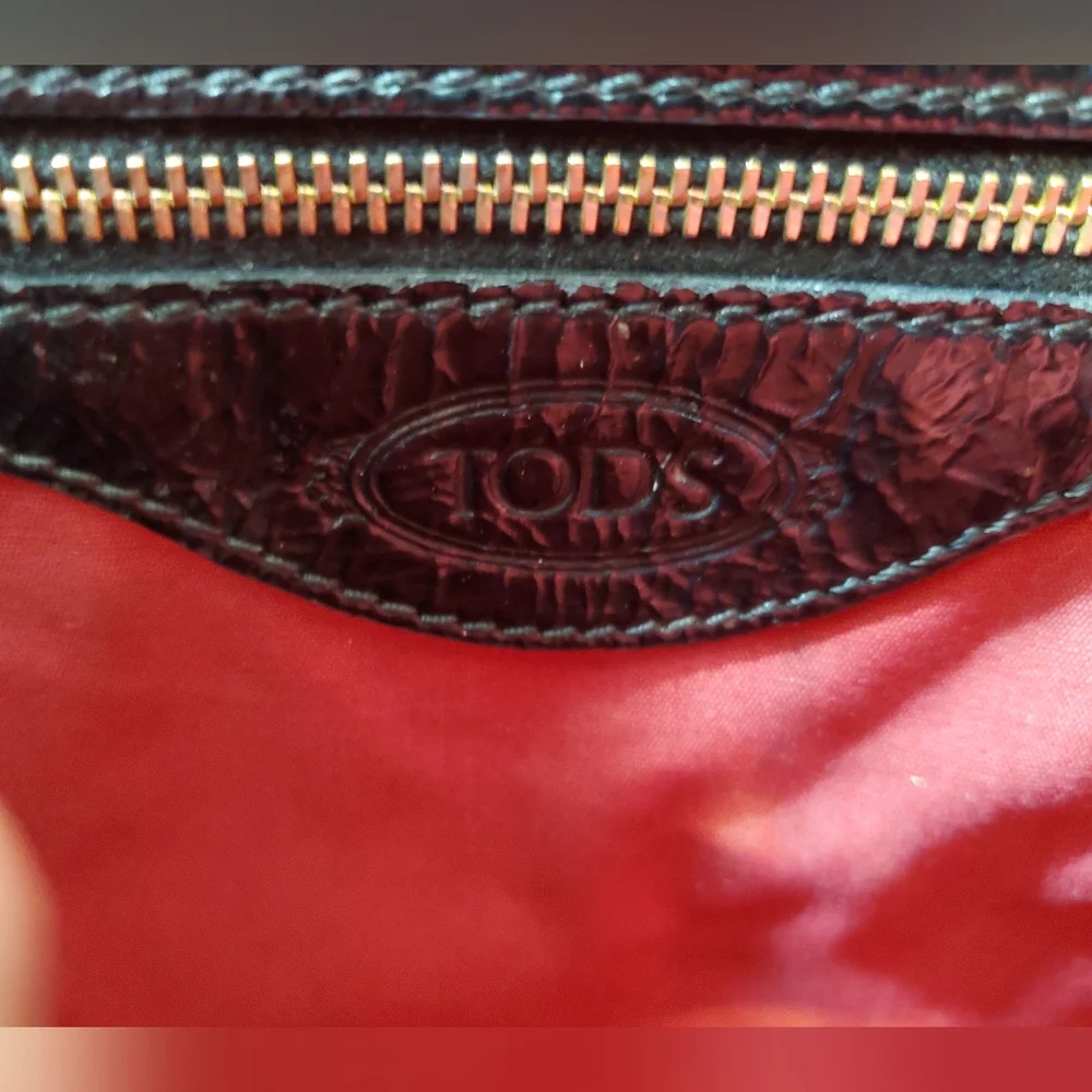 Tod's T Bag Media Tote Bag In Black Patent Leather